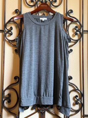 Like New Socialite Cold Shoulder Top Size XS